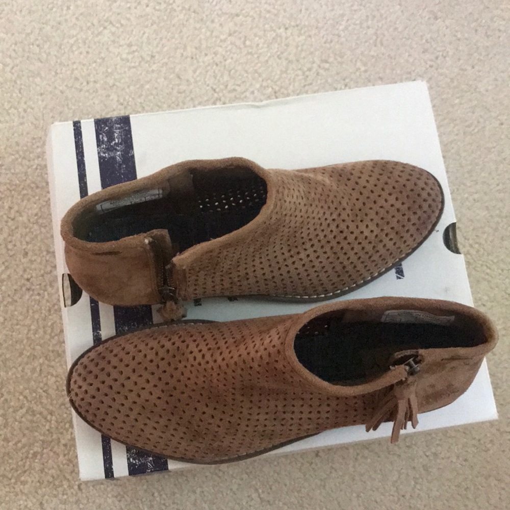 Never worn Roxy Booties - Picture 3 of 3
